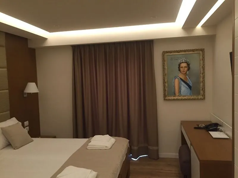 Hotel Queen تيرانا