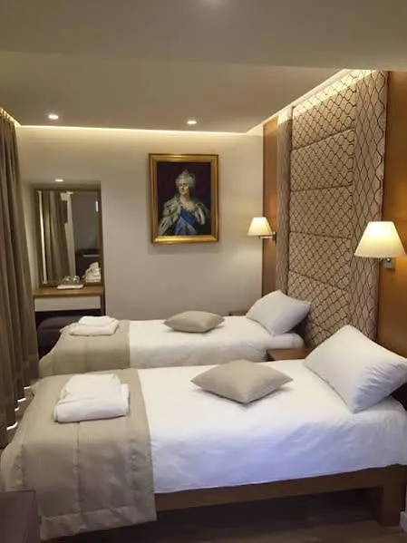 Hotel Queen Тирана 4*,  Албания